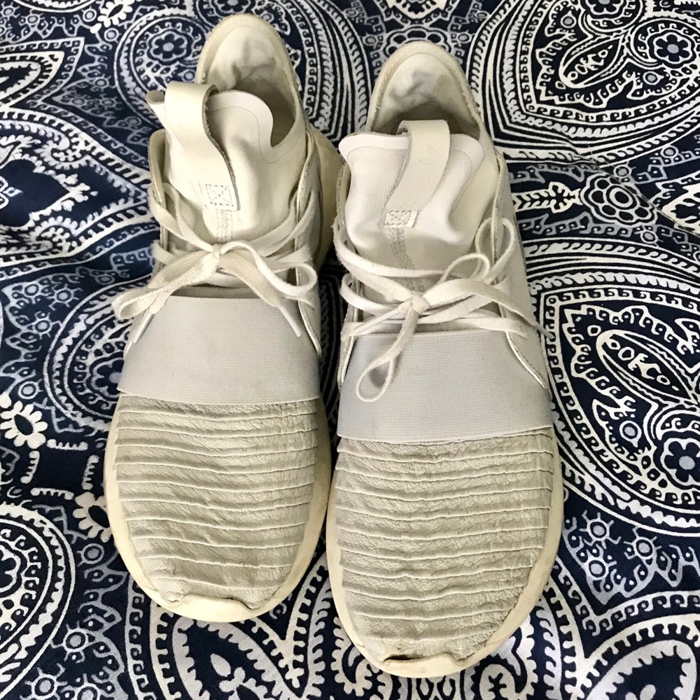 Adidas Tubular size 8